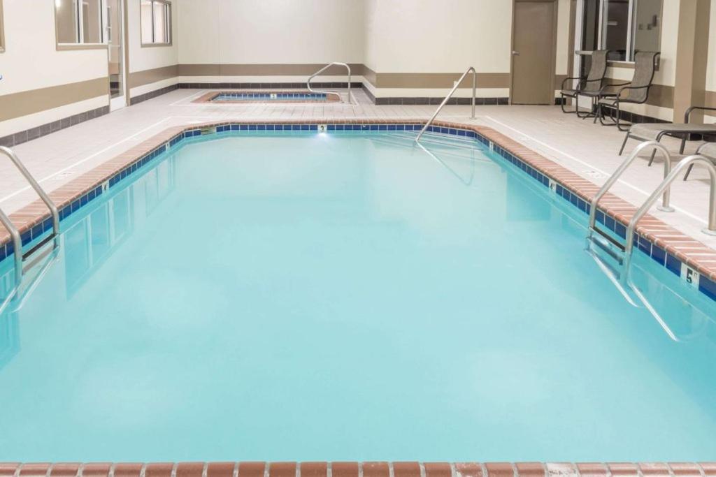 Quality Inn Хънтингтън Екстериор снимка