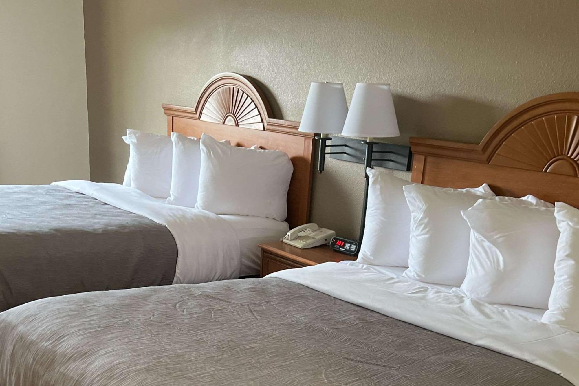 Quality Inn Хънтингтън Екстериор снимка