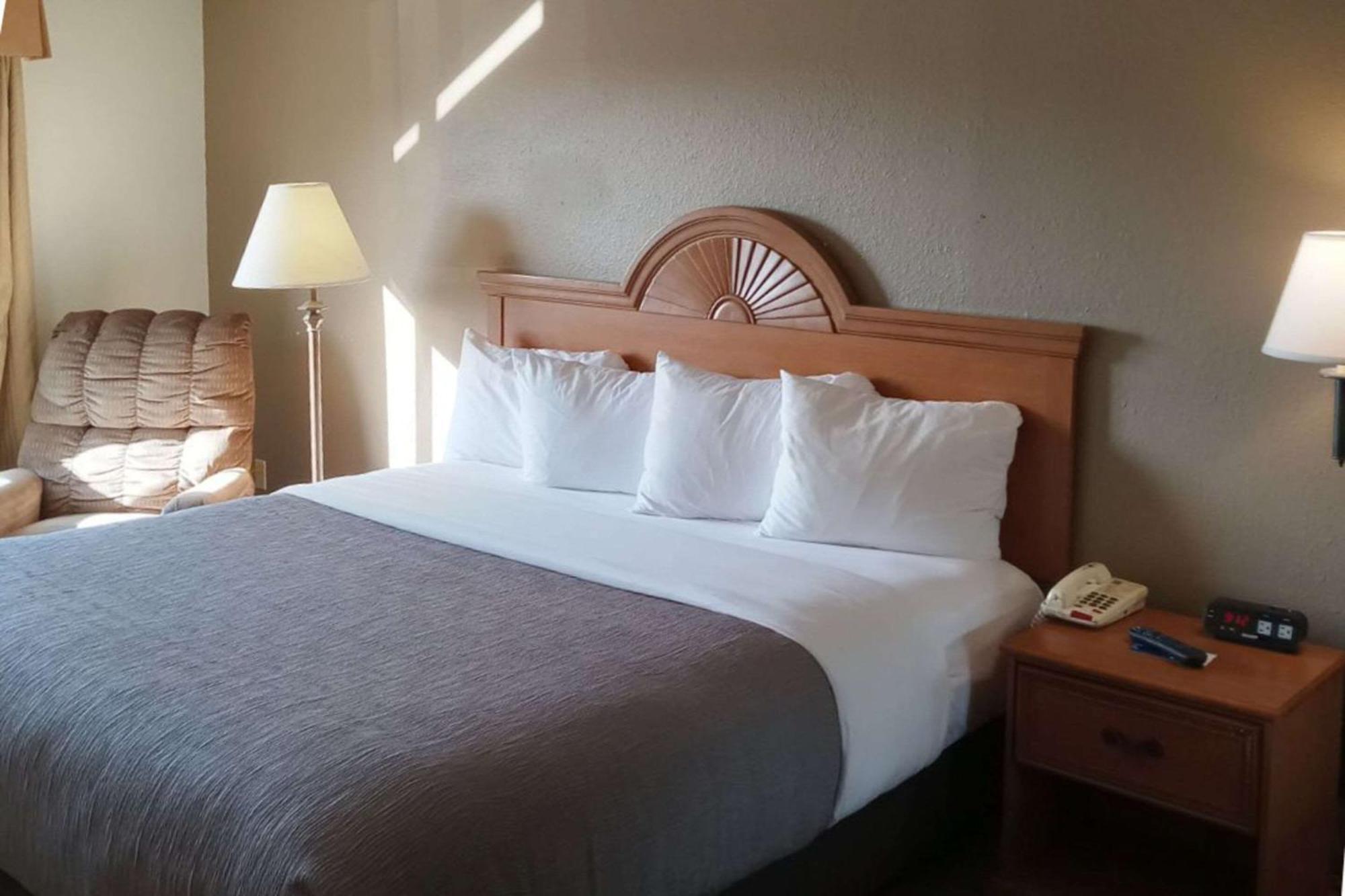 Quality Inn Хънтингтън Екстериор снимка